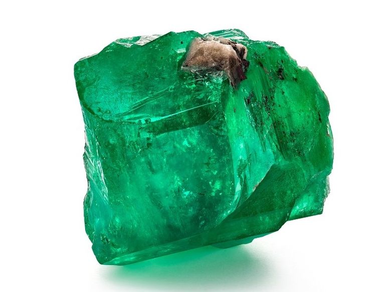 Người tuổi Kỷ Sửu (1949, 2009) thuộc mệnh Thích Lịch Hỏa nên đeo các loại đá phong thủy có màu xanh lục thuộc mệnh Mộc như: đá Peridot, đá Emerald, Ngọc bích…