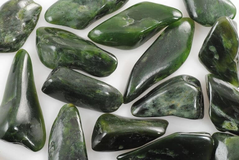 Đá cẩm thạch (Jadeite) là nguyên liệu thường thấy trong chế tác các sản phẩm trang sức cho nữ nhân mệnh Mộc