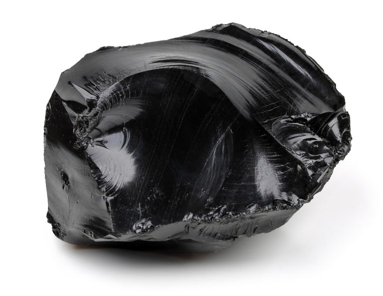 Đá núi lửa Obsidian được xem có khả năng phản chiếu, với năng lượng bảo vệ mạnh mẽ, thay vì sợ hãi với năng lượng đen tối thì đá Obsidian lại chiếu sáng và thiêu rụi đi những điều xấu xa